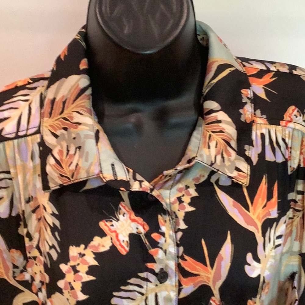 Free People Floral Print Lightweight Top - Black, Cream, Peach, Size Large - Picture 4 of 15